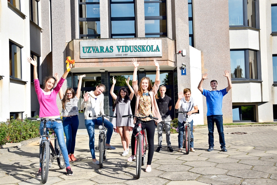 Bauskas novada Gailīšu pagasta Uzvaras vidusskolas 12. klase pašlaik savā dzīvē saskata vairākus plusus.
Autors: Ivars Bogdanovs