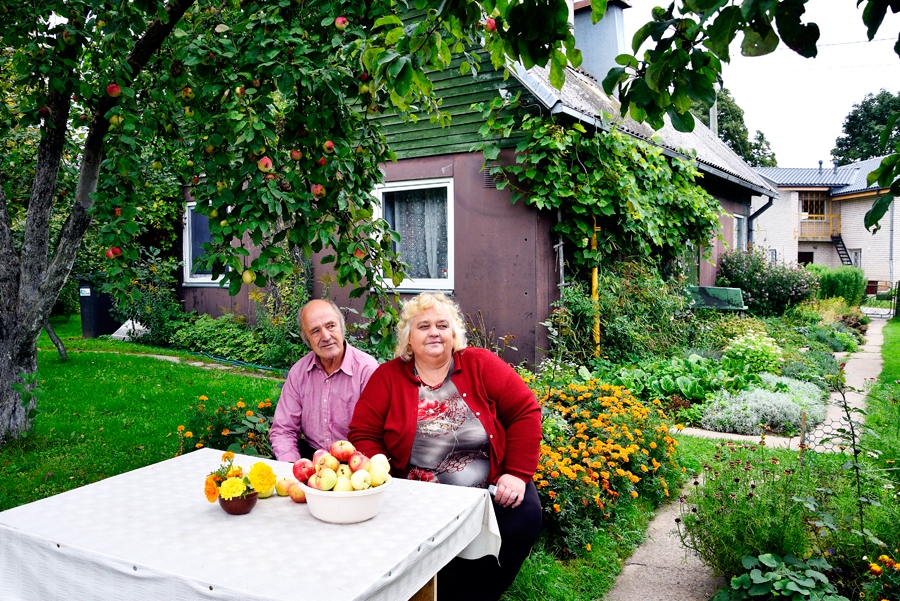 Vizma un Andrejs Volkovi nesapņo par zelta pili. Viņi savu namu novērtē un ir priecīgi par to.
Autors: Ivars Bogdanovs