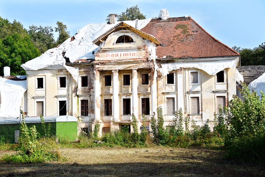 Kaucmindes Pils kopš 1998. gada ir valsts nozīmes arhitektūras piemineklis. 2014. gadā gan ēkas stāvoklis jau bijis tik slikts, ka Valsts kultūras pieminekļu aizsardzības inspekcija apsvērusi domu statusu atņemt.
Autors: Ivars Bogdanovs