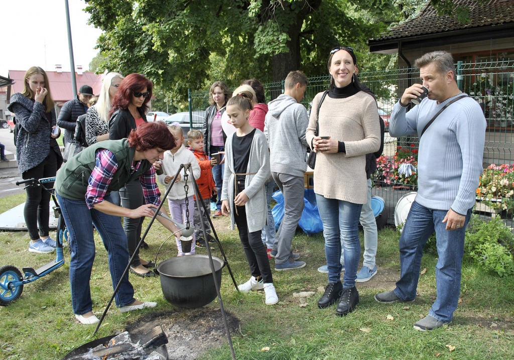 Kad nobaudītas daudzas gardās putras, pie sirds iet zāļu tēja.
Autors: Vilnis Auzāns
