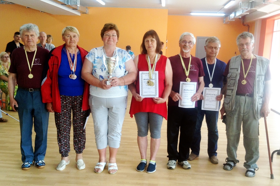 ISRB «Bauska» komanda sporta spēlēs Madonā – Aivars Kamols (no kreisās), Aina Slucka, Maira Kalada, Lija Bulāne, Rihards Gailītis, Dainis Pavilons un Jānis Jegorovs.
Autors: no biedrības «Bauska» albuma