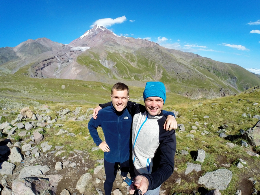 Brāļi Cīruļi – Jānis (no kreisās) un Arnis – kalnu pārejā pirms pirmās dienas nometnes.
Autors: no personiskā albuma