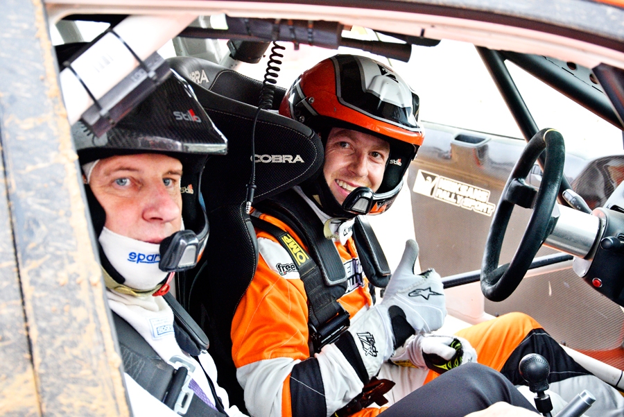 Raimonds Vējonis (no kreisās) Mūsas trasē juties droši, jo automobili vadīja pieredzējis pilots Māris Neikšāns.
Autors: Ivars Bogdanovs