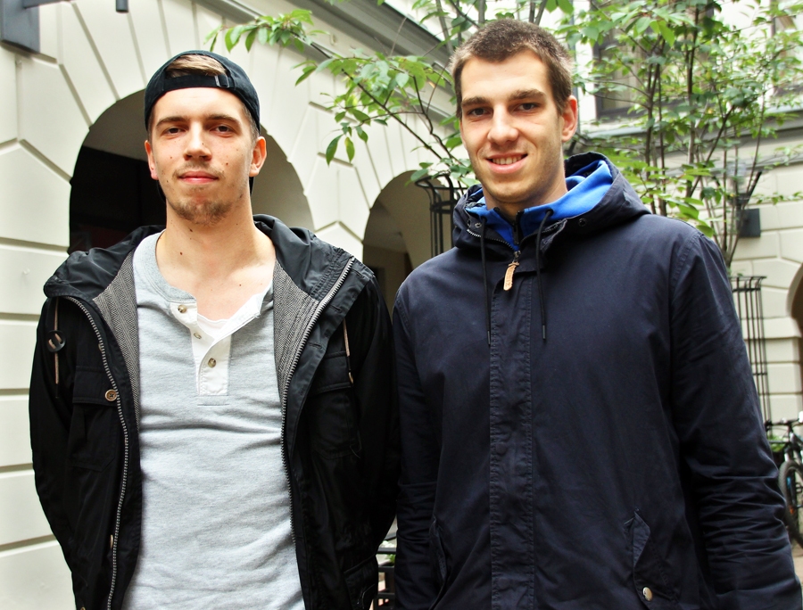 Basketbolisti Jānis Eiduks (no kreisās) un Linards Jaunzems.
Autors: Uldis Varnevičs