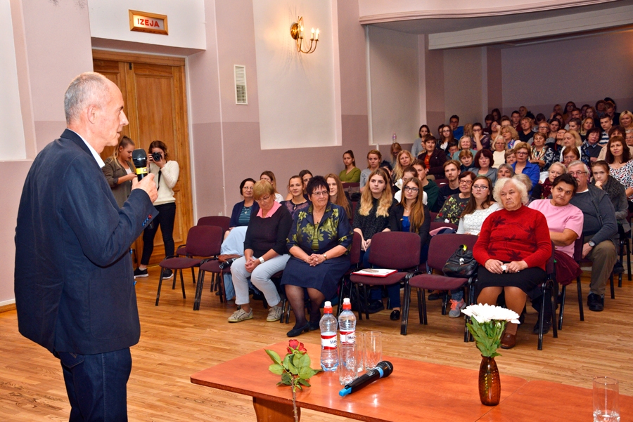 Rakstniekam Mārim Bērziņam vislabāk patīk lasītāju jautājumi.
Autors: Ivars Bogdanovs