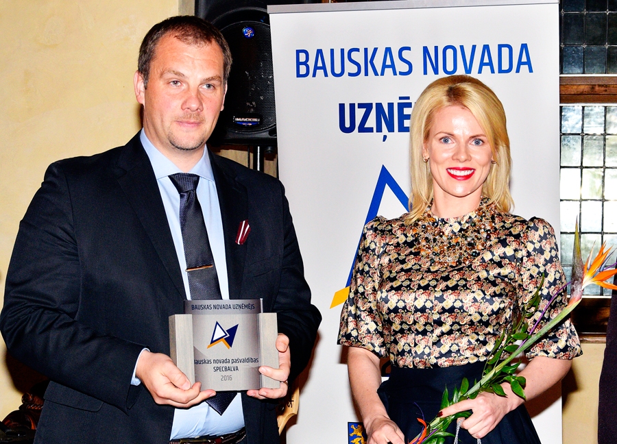 Speciālbalvu pērn saņēma «Baltic Dairy Board» saimnieki Kaspars un Ilona Kazāki.
Autors: no «Bauskas Dzīves» arhīva.