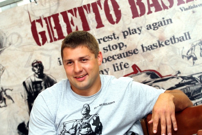 Vecumnieku novada jauniešu informācijas centrā 19. septembrī sākās diskusiju ciklu vakari «Saldējums ar personību». Pirmajā tikšanās reizē jaunieši runāja ar ielu sporta veida kustības «Ghetto games» dibinātāju Latvijā Raimondu Elbakjanu.
Autors: naktspeldejums.lv