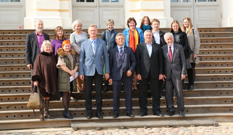 Akcijas organizatori no Bauskas, Iecavas, Rundāles, Vecumnieku novada pašvaldības Latvijā un Biržu, Pasvales, Pakrojas rajona pašvaldības Lietuvā.
Autors: iecava.lv