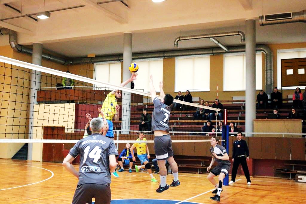 Vecumnieku volejbolisti mājas spēles turpinās aizvadīt Misas vidusskolas sporta zālē.
Autors: no volejbola komandas «Vecumnieki» albuma