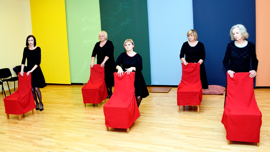 «Dzīves tango» amatieru aktrises izspēlēja lakoniskā stilā.
Autors: Ivars Bogdanovs