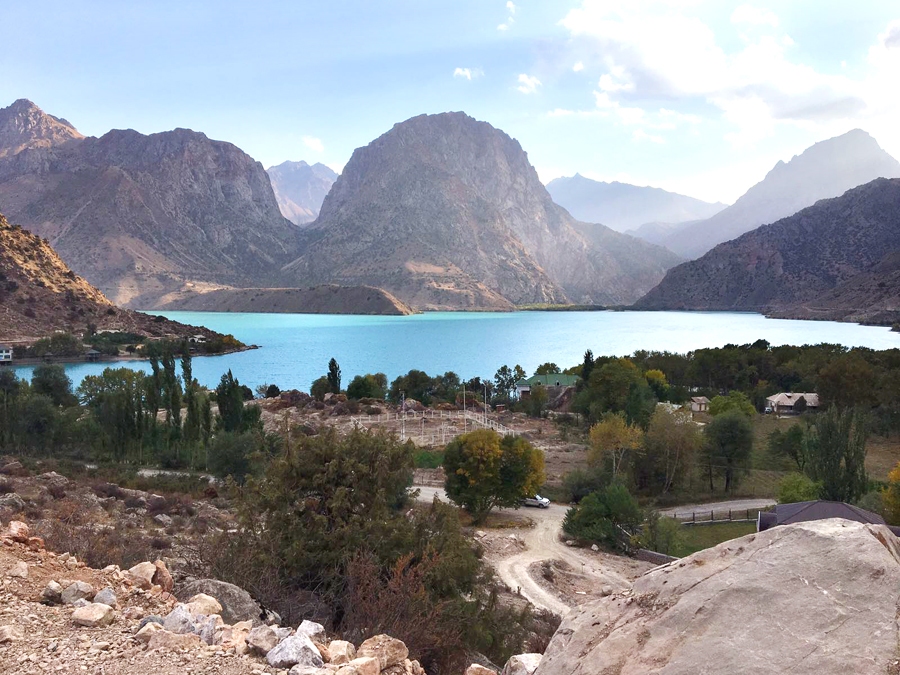 Pamira pakājes kalni bagāti ezeriem un krāšņām ainavām.
Autors: no personiskā albuma