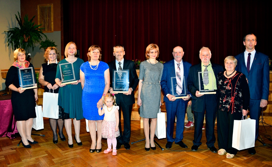 Konkursa «Vecumnieku novada sakoptākais īpašums 2017» uzvarētāji.
Autors: Ivars Bogdanovs