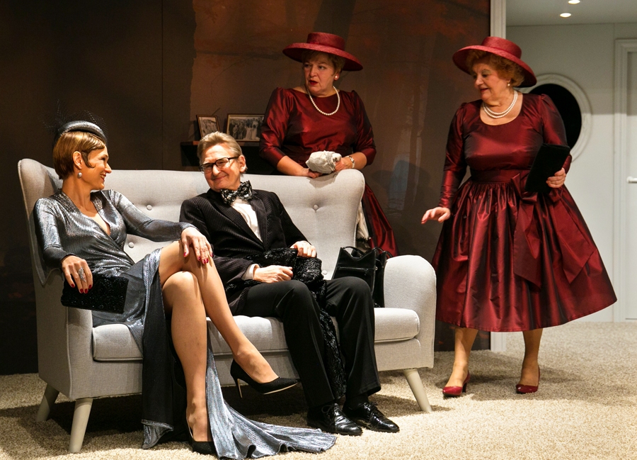 Skats no Valmieras teātra izrādes «Rudenīgais blūzs».
Autors: Publicitātes foto.