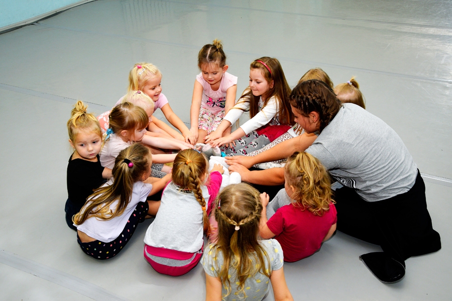 «Lēra». Bērnu un jauniešu iemīļotā studija «Lēra» ir maksas grupa.
Autors: Ivars Bogdanovs