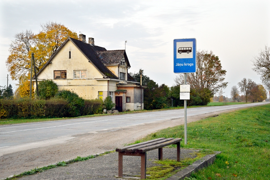 Mūsdienās vienīgi autobusu pieturu nosaukumi liecina par kādreizējo krogu esamību.
Autors: Ivars Bogdanovs