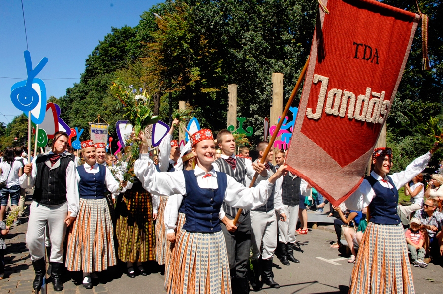 Dziesmu un deju svētku dalībnieku gājiens šogad būs svētku sākumā, nevis pēdējā dienā, kā tas bija 2013. gadā.
Autors: no «Bauskas Dzīves» arhīva