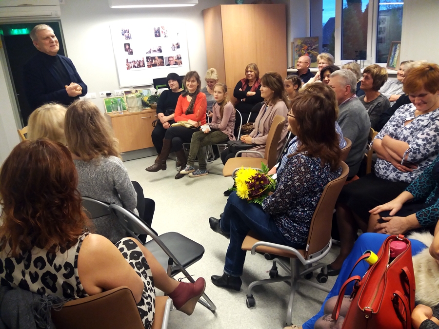 Juris Kalniņš Zorģu bibliotēkā uzrunāja vairāk nekā 40 Iecavas un Bauskas novada cilvēku.
Autors: Antra Ērgle