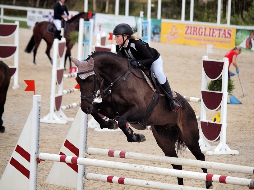 Kristija Anna Kalniņa ar zirgu Avokado.
Autors: no memelesjsk.wordpress.com