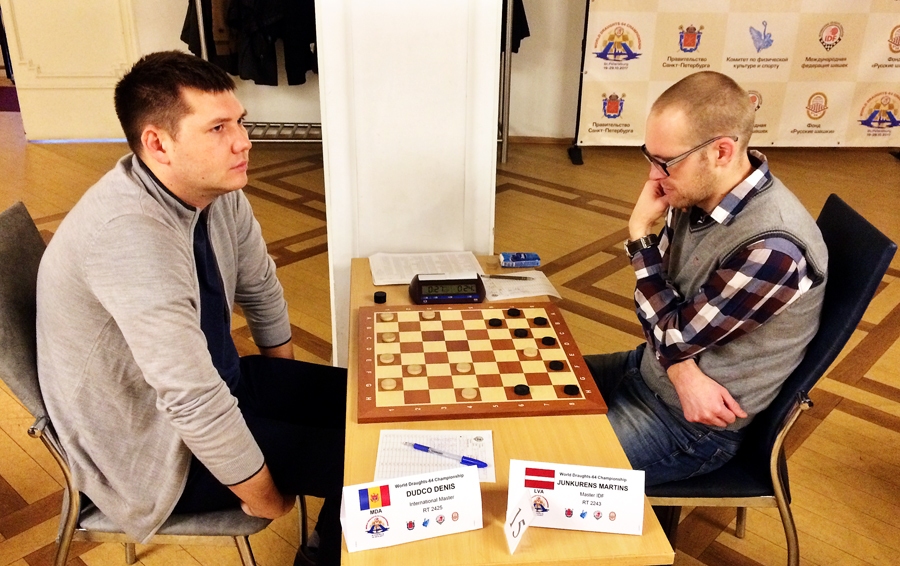 Mārtiņš Junkurēns šajā mačā uzvarēja Moldāvijas sportistu Denisu Dudko, liedzot pretiniekam cīnīties par augstām vietām.
Autors: no sacīkšu rīkotāju albuma.