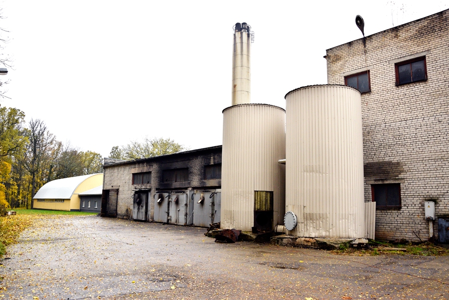 Saulaines katlumāja tiek kurināta ar dabasgāzei alternatīvo kurināmo – koka briketēm.
Autors: no «Bauskas Dzīves» arhīva.