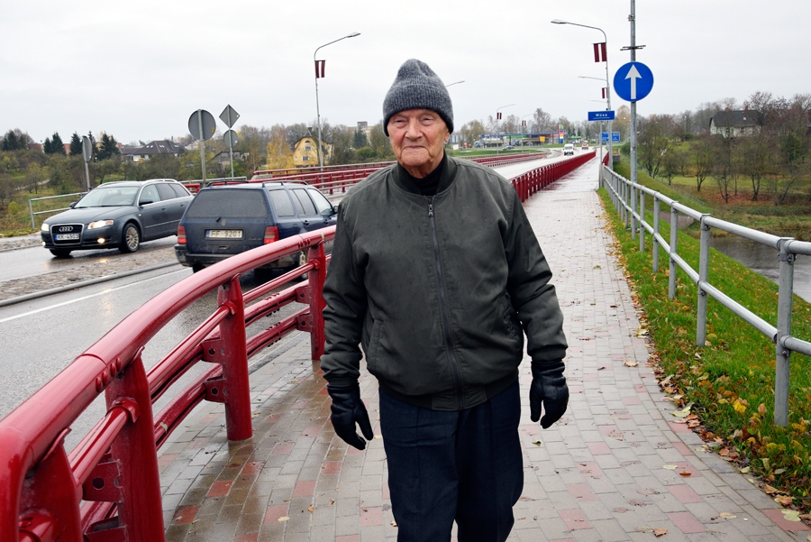 Alfons Tabūns Bauskas pusē aizvadījis lielāko daļu darba mūža, būvējot meliorācijas sistēmas un daudzdzīvokļu mājas.
Autors: Ivars Bogdanovs