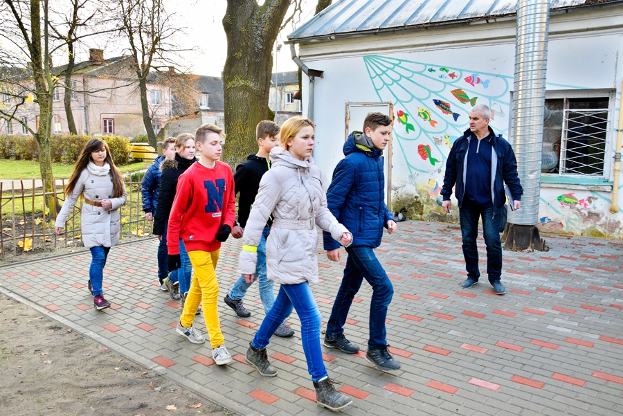 Bauskas novada jaunsargu vienības instruktors Ģirts Kivilands Jaunsardzes kandidātiem vada ierindas 
mācību.
Autors: Ivars Bogdanovs