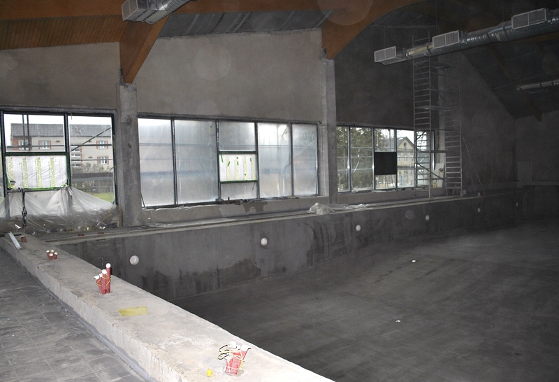 Apjaušamas lielā baseina kontūras. Tā vienā galā celiņu dziļums būs 1,8 metri.
Autors: Vilnis Auzāns