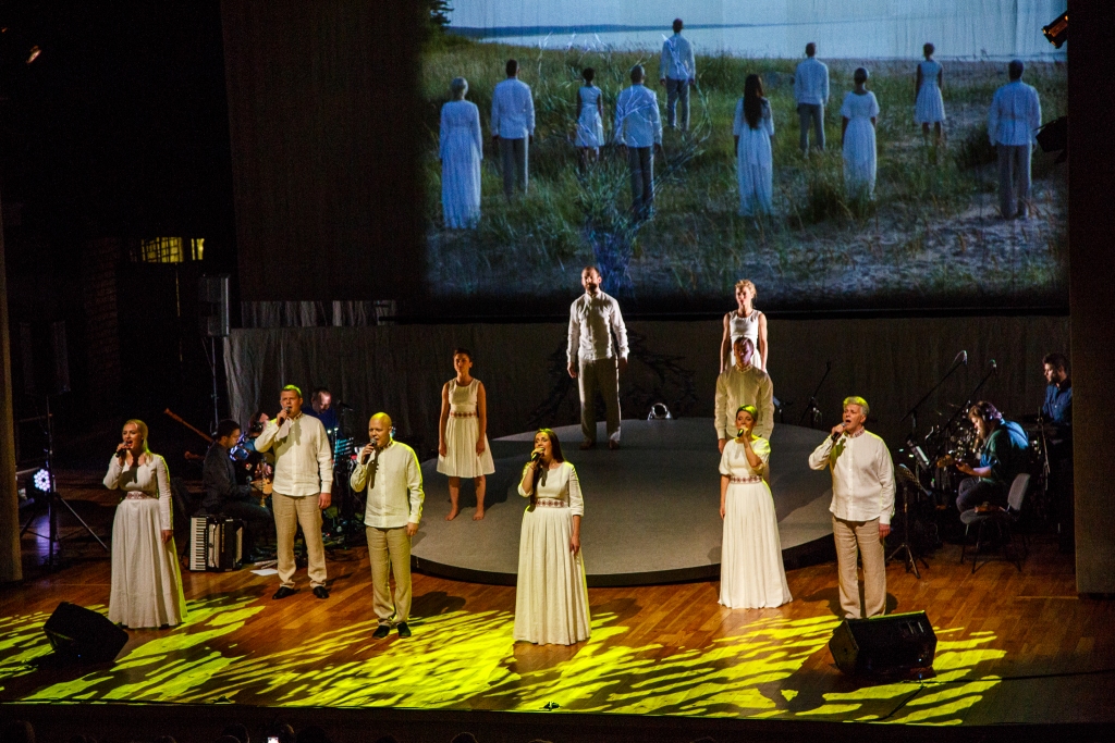 Iestudējums priecē ar oriģinālu scenogrāfiju un vizuāliem efektiem.
Autors: Publicitātes foto.