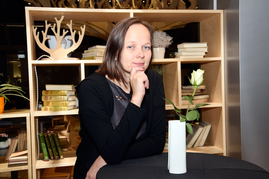 Ingmāra Balode regulāri publicē intervijas ar igauņu, lietuviešu, poļu rakstniekiem Latvijas periodikā un radio «Naba» veido iknedēļas dzejas radījumu kopā ar Margitu Zālīti un Ronaldu Briedi.
Autors: Ivars Bogdanovs