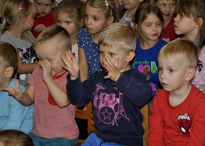 Bērnudārznieki neslēpa savas patiesās emocijas par Codes skolēnu priekšnesumu.
Autors: Vilnis Auzāns