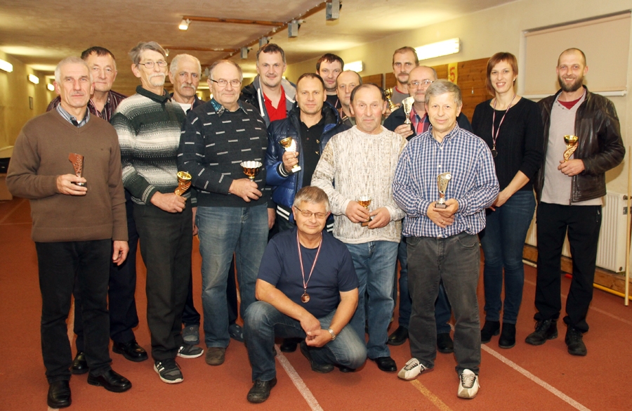 «Superkausā» katru gadu startē 16 dalībnieki – tie, kas iepriekš sacensībās bijuši labāko skaitā. Šī gada uzvarētājs Ringolds Kaross – piektais no kreisās.
Autors: Uldis Varnevičs