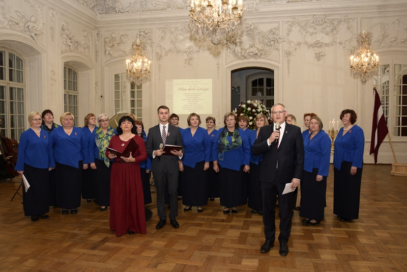 17. novembris Rundāles pils Baltajā zālē – valsts svētku uzrunu Rundāles novada ļaudīm teic domes priekšsēdētājs Aivars Okmanis.
Autors: Ivars Bogdanovs