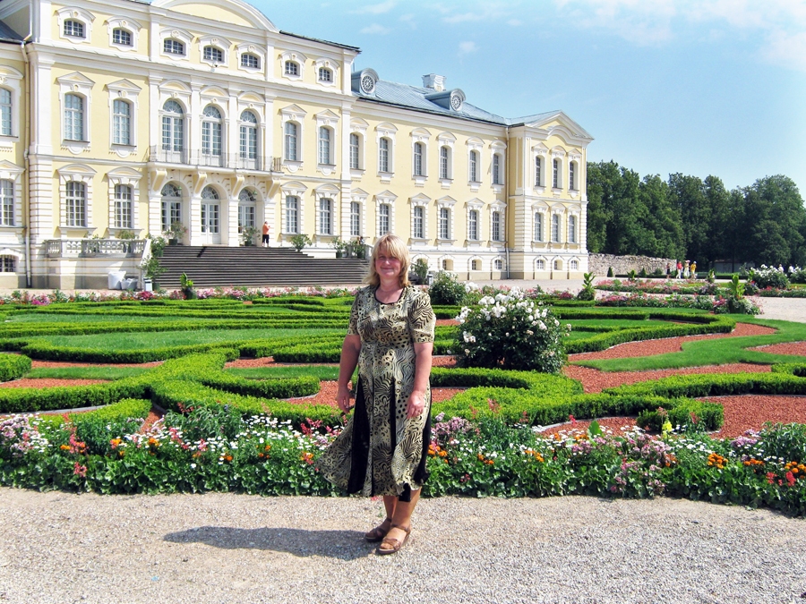 Jubilāre Lauma Celmiņa daudzus gadus dzīvojusi Pilsrundālē, un Rundāles pils dārzs bijusi iecienīta pastaigu vieta.
Autors: no personiskā albuma.