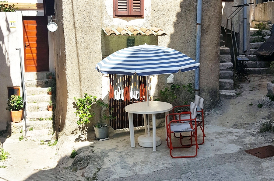 Atpūtas vietas kafijas iemalkošanai Horvātijas kūrortpilsētās nav retums.
Autors: no personiskā albuma