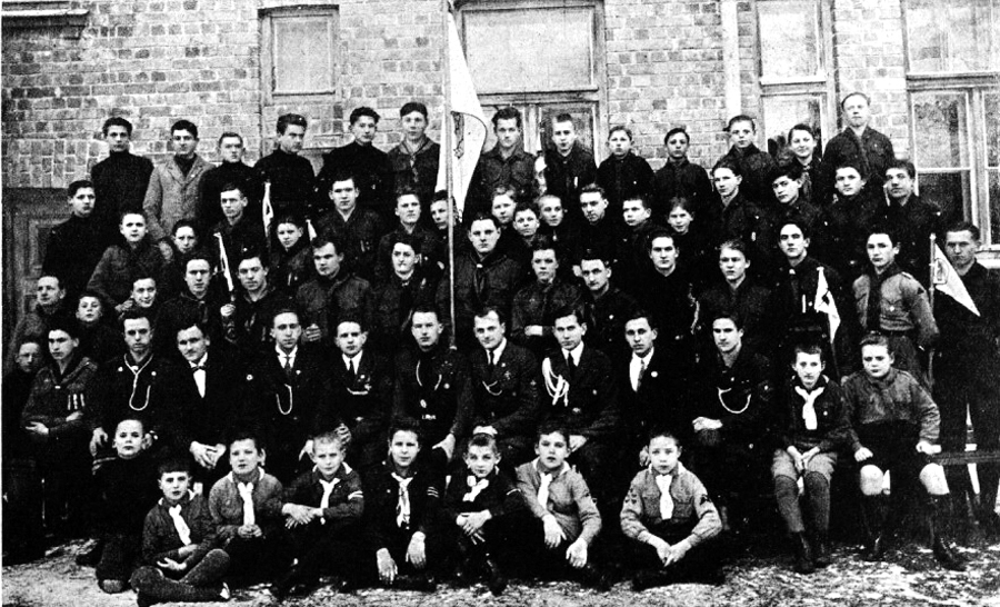 1926. gada 12. februārī. Bauskas skauti un viesi Bauskas skautu pulciņa trīs gadu pastāvēšanas svētkos.
Autors: no Bauskas muzeja krājuma