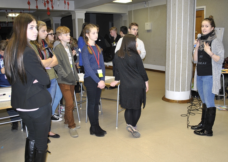 Bauskas novada jauniešus uzrunā Justīne Panteļejeva, jauniešu darba aktīviste no Rīgas.
Autors: Vilnis Auzāns