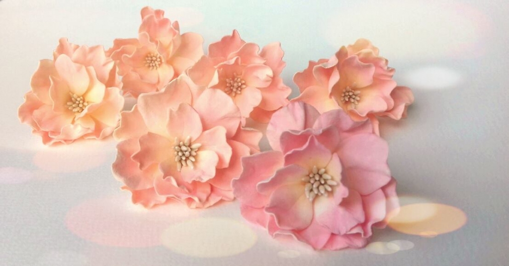 Misas vidusskolā rīko radošo darbnīcu – ziedu veidošanu no plastikāta zamša jeb foamiran materiāla.