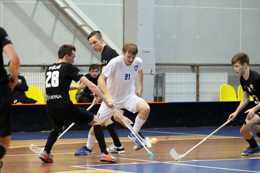 Bauskas komandas uzbrucējs Pēteris Zeltiņš (nr. 91) izlaidis pirmo sezonas pusi, bet, atgriezies komandā, demonstrē lielisku sniegumu – sešās spēlēs gūti 13 vārti un atdotas četras rezultatīvas piespēles.
Autors: Elīna Gruncka