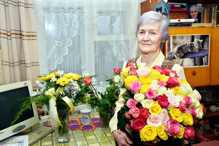 Dzimšanas dienā Ņinai Bērzmārtiņai vīra māsa uzdāvinājusi 75 rožu pušķi.
Autors: Ivars Bogdanovs