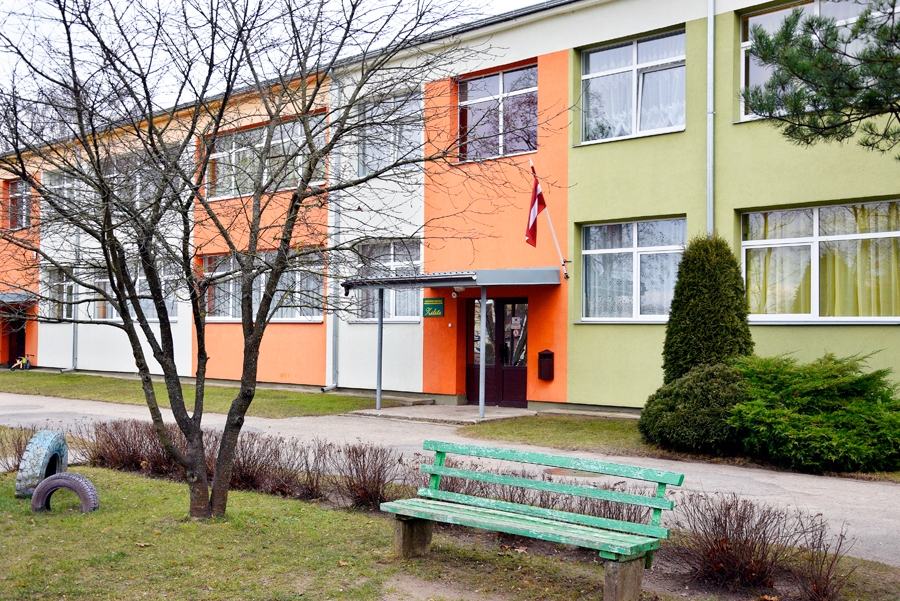 Bērnudārzā «Zīlīte» darbinieku vidū nav atklātības, situācija tiek vērtēta anonimitātes gaisotnē. Par vadītāju ir gan pozitīvas, gan negatīvas atsauksmes.
Autors: Ivars Bogdanovs