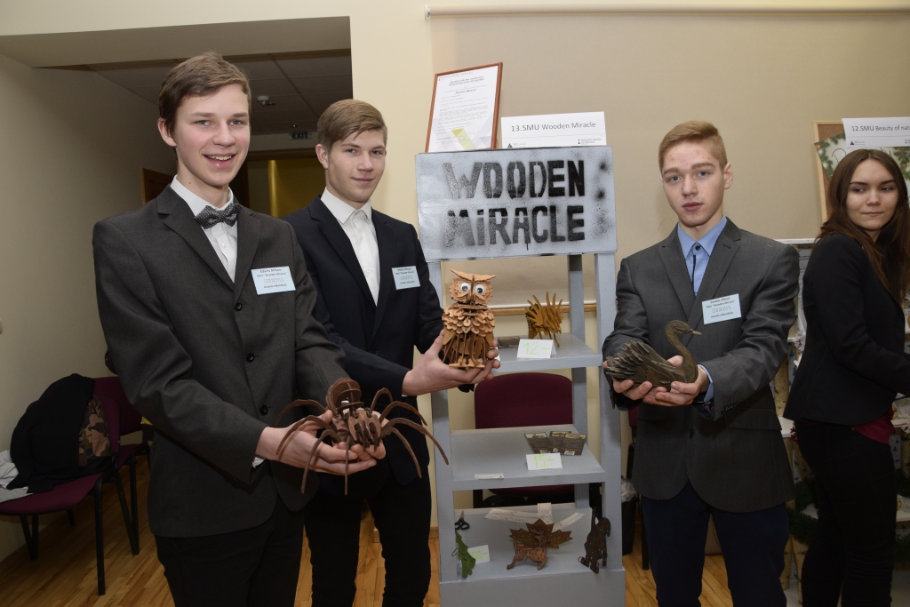 Iecavas jauniešu krāšņie un atjautīgi veidotie koka priekšmeti no uzņēmuma «Wooden Miracle» noder gan dāvanām, gan dizaina dažādošanai.
Autors: Ivars Bogdanovs