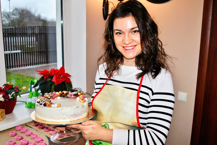 Lailas Smeiles virtuvē kūka top divās vai trijās dienās, veidojot katram saņēmējam unikālu garnējumu.
Autors: Madara Ērgle