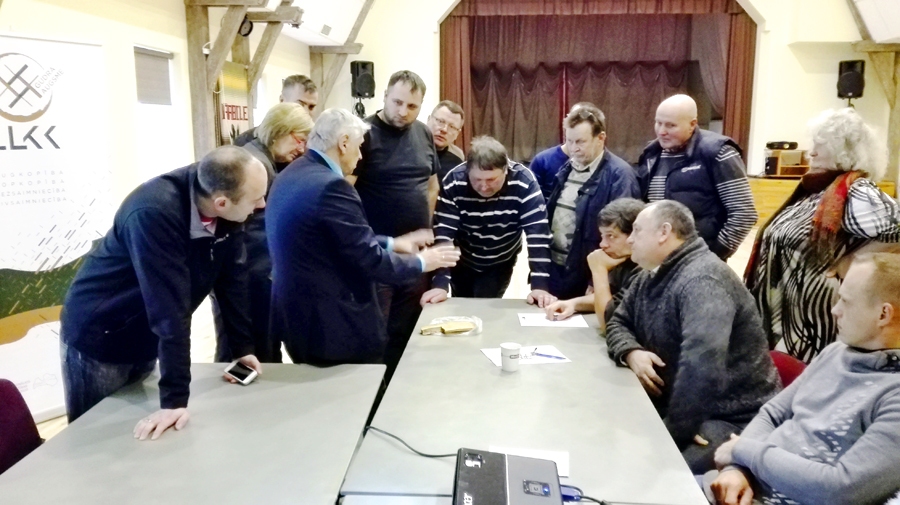 Juris Biršs mācību noslēgumā atbildēja uz daudziem lauksaimnieku jautājumiem.
Autors: no LLKC albuma