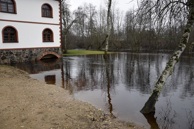 Iecavas upe daļēji applūdinājusi muzeja «Ausekļu dzirnavas» teritoriju.
Autors: Ivars Bogdanovs