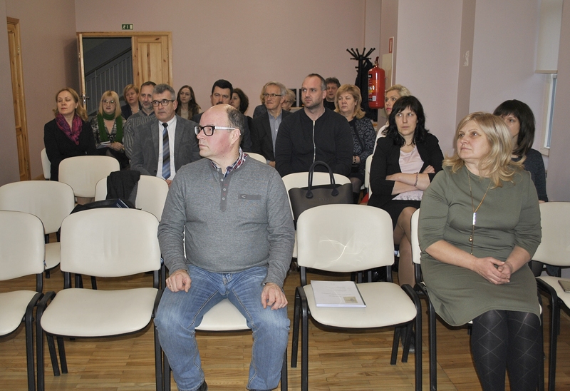 Pasākumā Bauskas bērnu un jauniešu centrā bija ieradušies novada administrācijas un pašvaldības iestāžu darbinieki.
Autors: Vilnis Auzāns