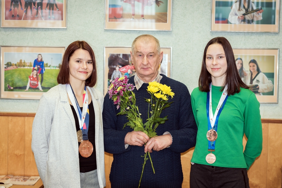 Izstādē. Inese Tarvida (no kreisās), fotogrāfiju autors Ivars Prīsis un Jolanta Tarvida.
Autors: D. Šķirpo