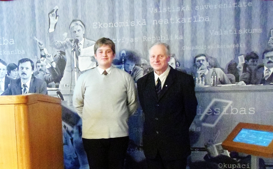 Maksims Krutikovs un Dainis Īvāns Latvijas Tautas frontes muzejā.