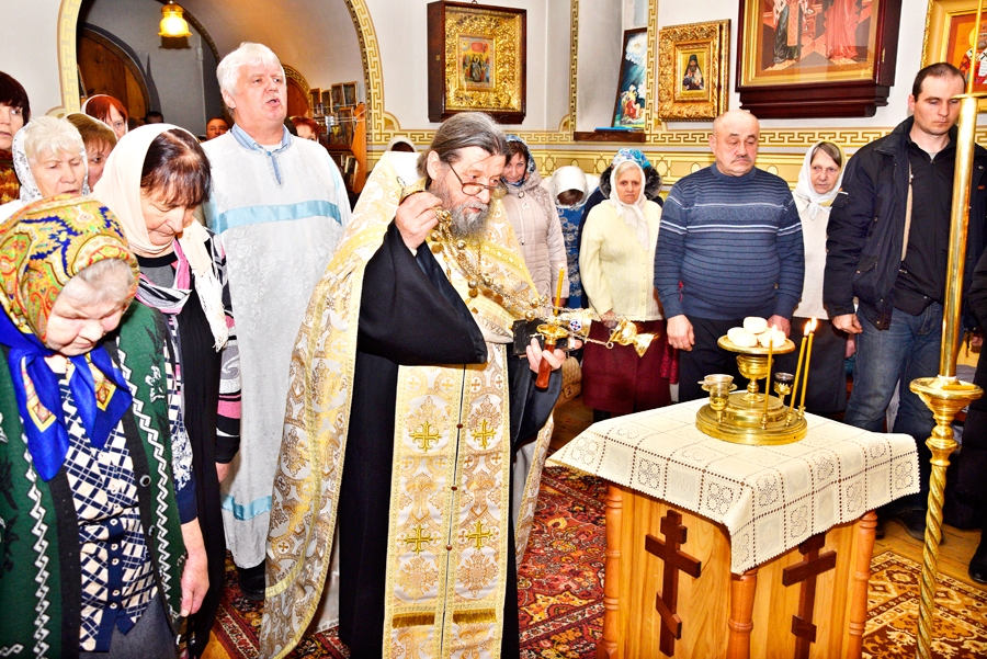 Protohierejs Nikolajs Bauskas Svētā Georgija baznīcā vada Ziemassvētku dievkalpojumu.
Autors: Ivars Bogdanovs
