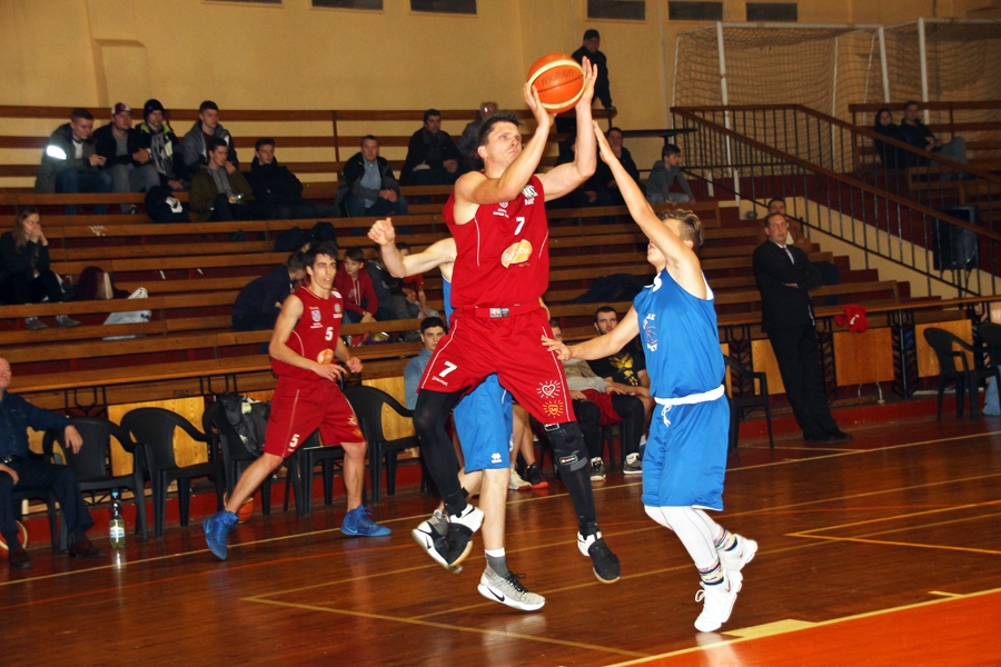 «Dartijas» komandā galvenais panākumu kaldinātājs daudzās spēlēs ir Gundars Brička (7. numurs).
Autors: no «Bauskas Dzīves» arhīva