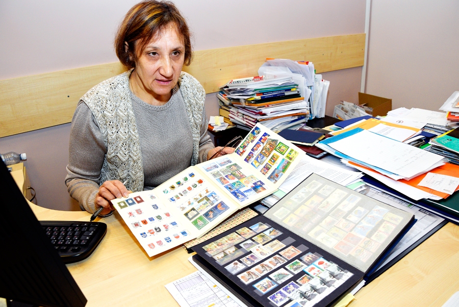 Maruta Lagzdiņa, Bauskas Valsts ģimnāzijas direktora vietniece, markas sākusi krāt, mācoties Bauskas pamatskolā.
Autors: Ivars Bogdanovs